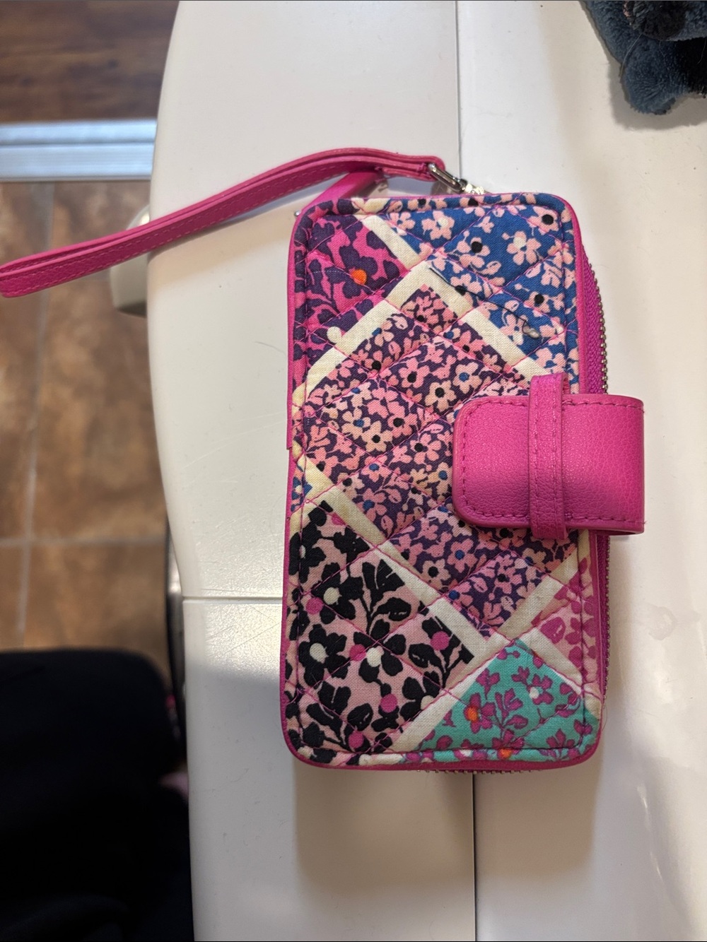 Vera Bradley Pink Floral Quilted Wristlet Phone Case